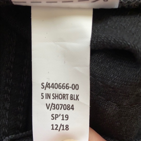 NWT GAP 5” Black Denim Raw Hem Shorts - Picture 4 of 5